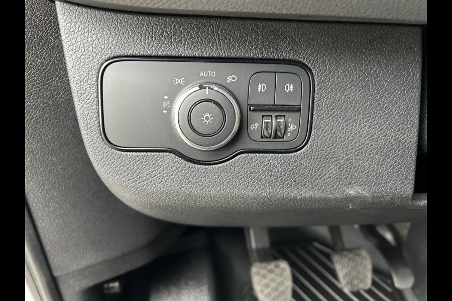 Mercedes-Benz Sprinter 317 CDI L2 H2 2800KG Trekhaak / MBUX / Camera / Navigatie / Stand kachel / Airco / 270 Graden achterdeuren