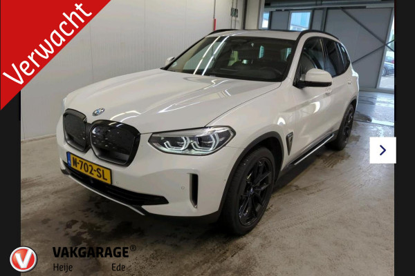 BMW iX3 High Executive 80 kWh | Panoramadak | Trekhaak | NL- Auto | Camera