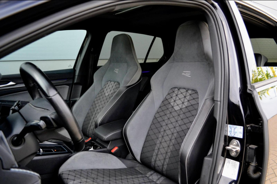Volkswagen Golf 1.5 eTSI R-Line