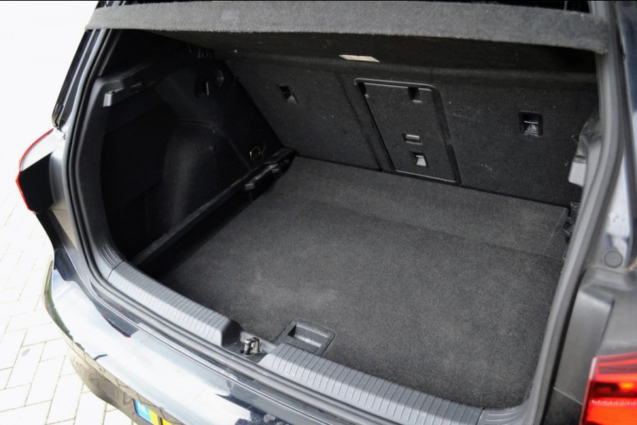 Volkswagen Golf 1.5 eTSI R-Line