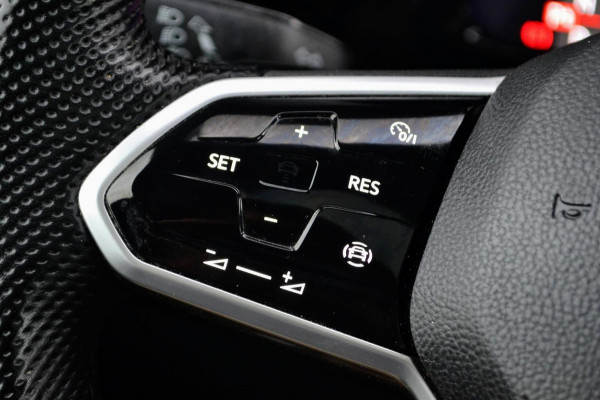 Volkswagen Golf 1.5 eTSI R-Line
