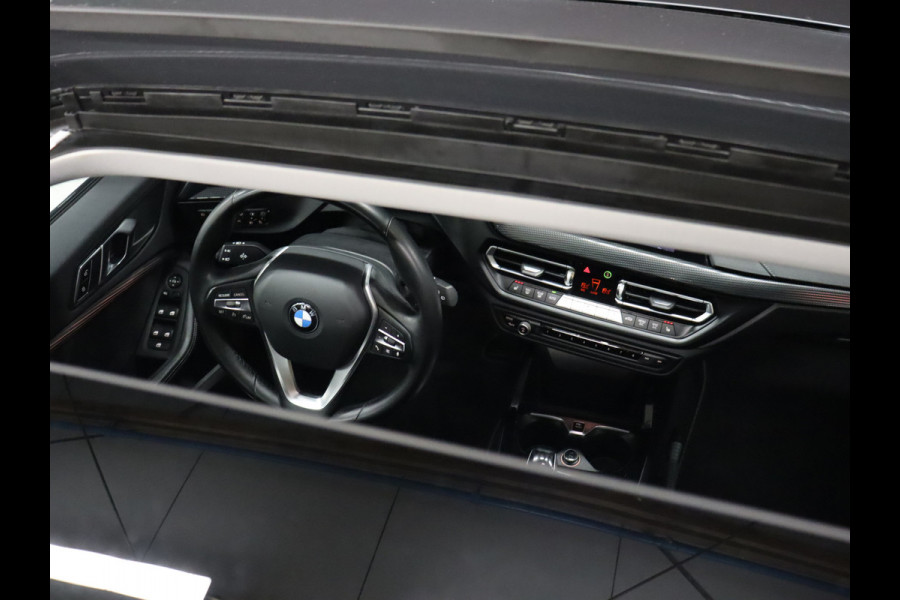 BMW 1-serie 118i High Executive Edition [SCHUIFKANTELDAK, APPLE CARPLAY, ANDROID, VOL LEDER, CAMERA, STOELVERWARMING, CRUISE, CLIMATE, NIEUWSTAAT]