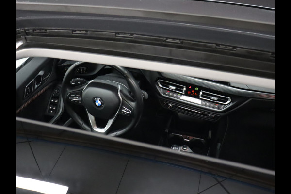 BMW 1-serie 118i High Executive Edition [SCHUIFKANTELDAK, APPLE CARPLAY, ANDROID, VOL LEDER, CAMERA, STOELVERWARMING, CRUISE, CLIMATE, NIEUWSTAAT]