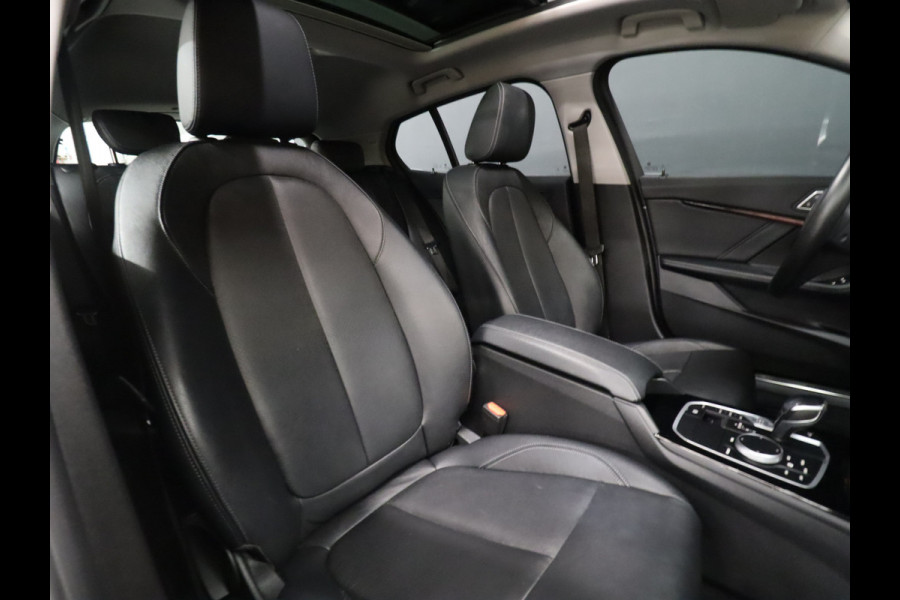 BMW 1-serie 118i High Executive Edition [SCHUIFKANTELDAK, APPLE CARPLAY, ANDROID, VOL LEDER, CAMERA, STOELVERWARMING, CRUISE, CLIMATE, NIEUWSTAAT]