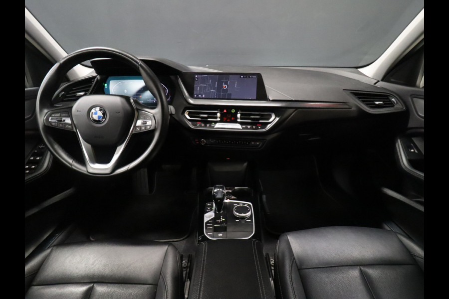 BMW 1-serie 118i High Executive Edition [SCHUIFKANTELDAK, APPLE CARPLAY, ANDROID, VOL LEDER, CAMERA, STOELVERWARMING, CRUISE, CLIMATE, NIEUWSTAAT]