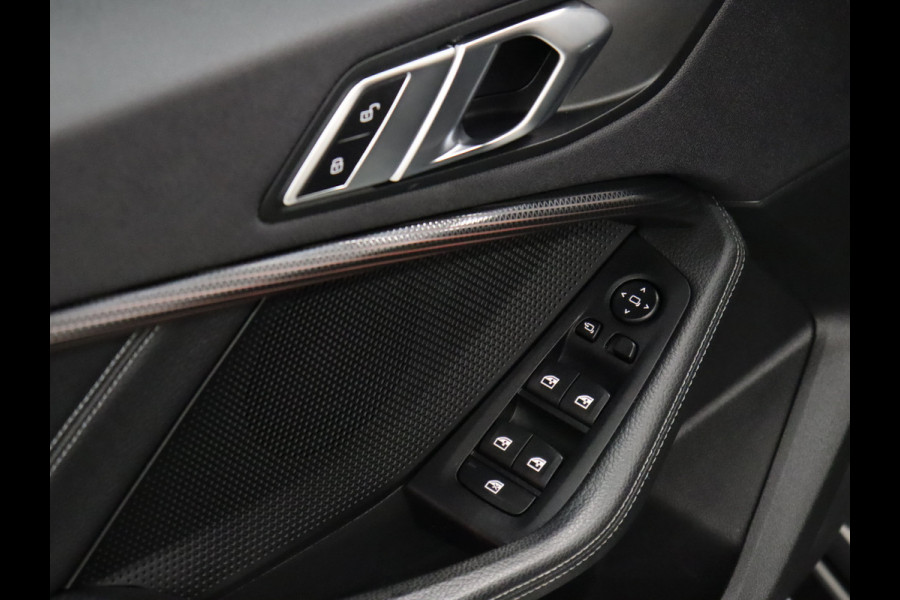 BMW 1-serie 118i High Executive Edition [SCHUIFKANTELDAK, APPLE CARPLAY, ANDROID, VOL LEDER, CAMERA, STOELVERWARMING, CRUISE, CLIMATE, NIEUWSTAAT]