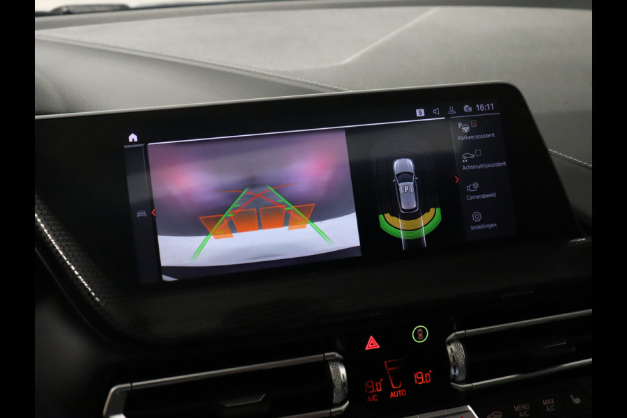 BMW 1-serie 118i High Executive Edition [SCHUIFKANTELDAK, APPLE CARPLAY, ANDROID, VOL LEDER, CAMERA, STOELVERWARMING, CRUISE, CLIMATE, NIEUWSTAAT]