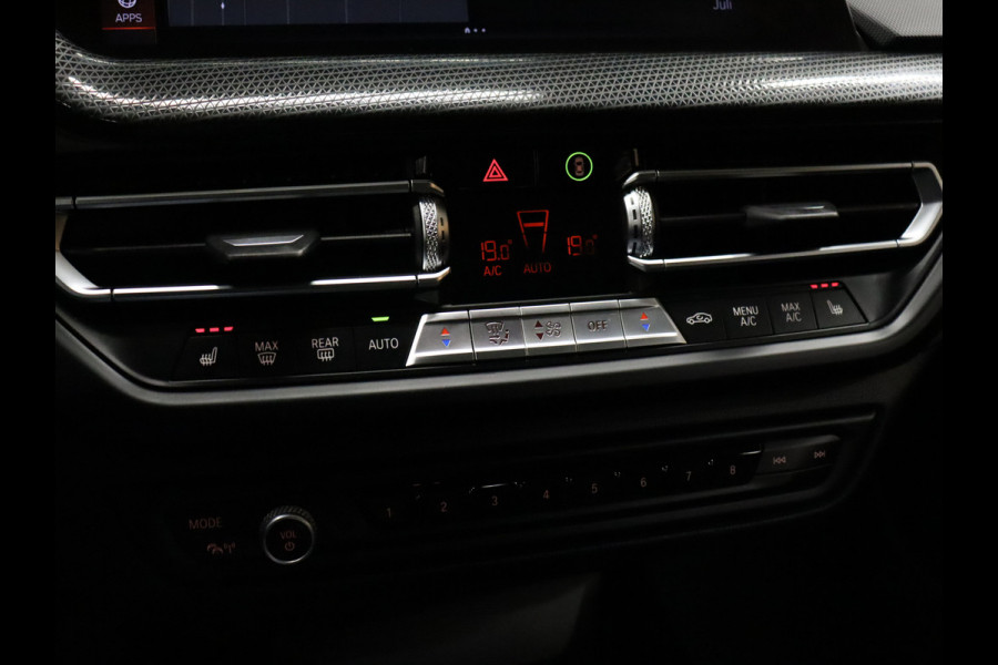 BMW 1-serie 118i High Executive Edition [SCHUIFKANTELDAK, APPLE CARPLAY, ANDROID, VOL LEDER, CAMERA, STOELVERWARMING, CRUISE, CLIMATE, NIEUWSTAAT]