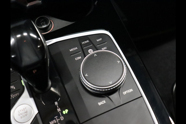 BMW 1-serie 118i High Executive Edition [SCHUIFKANTELDAK, APPLE CARPLAY, ANDROID, VOL LEDER, CAMERA, STOELVERWARMING, CRUISE, CLIMATE, NIEUWSTAAT]
