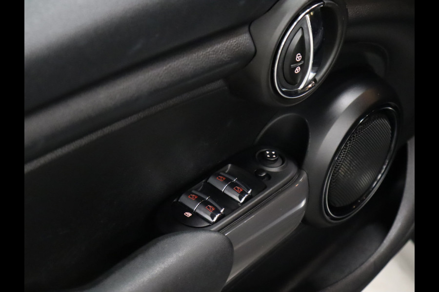 MINI Mini 1.5 One Sport [DIGITAL DASHBOARD, APPLE CARPLAY, PDC ACHTER, CRUISE CONTROL, NAVIGATIE, AIRCO, NIEUWSTAAT]