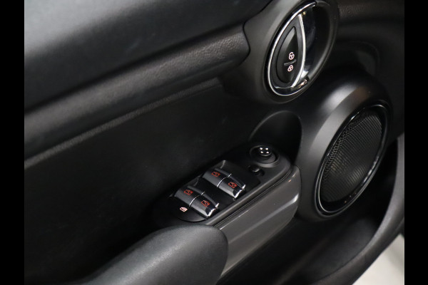 MINI Mini 1.5 One Sport [DIGITAL DASHBOARD, APPLE CARPLAY, PDC ACHTER, CRUISE CONTROL, NAVIGATIE, AIRCO, NIEUWSTAAT]