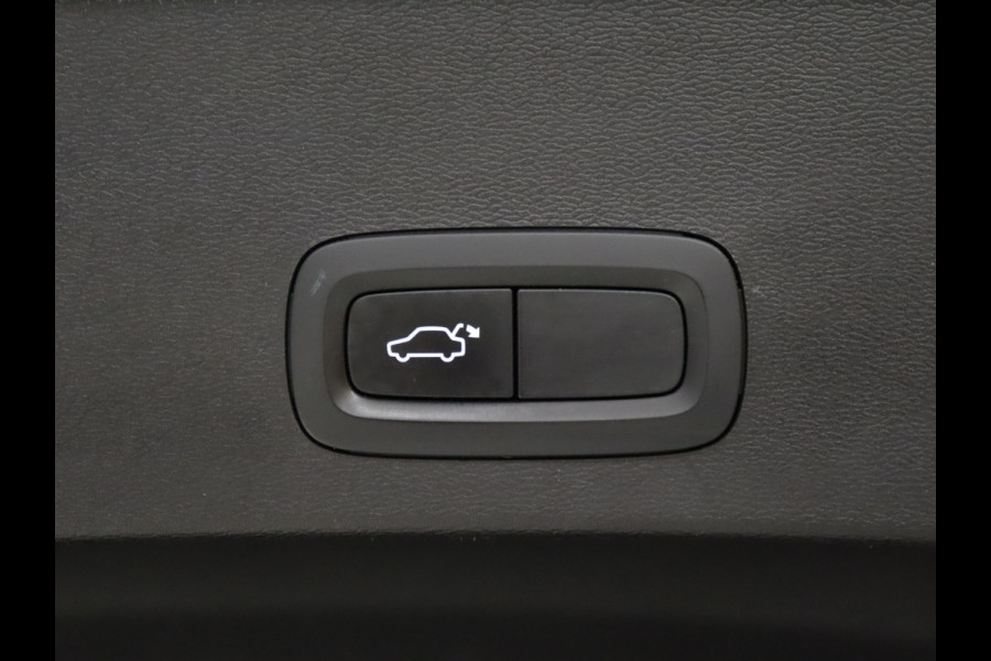 Volvo XC40 1.5 T5 Twin Engine Inscription [SCHUIFKANTELDAK, CAMERA, VOL LEDER, STOELVERWARMING, PDC V+A, BLUETOOTH, CRUISE CONTROL, CLIMATE CONTROL, NIEUWSTAAT]