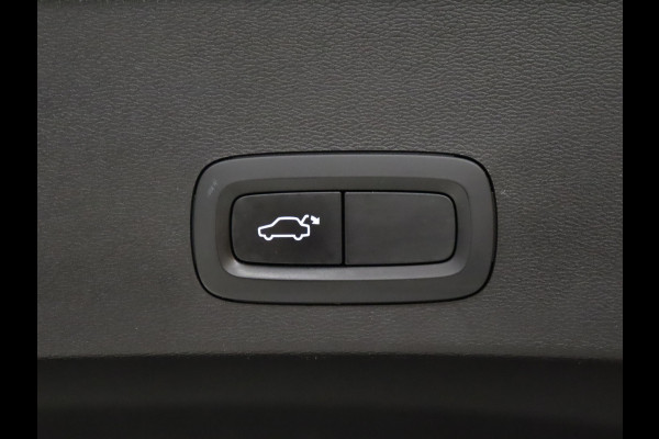 Volvo XC40 1.5 T5 Twin Engine Inscription [SCHUIFKANTELDAK, CAMERA, VOL LEDER, STOELVERWARMING, PDC V+A, BLUETOOTH, CRUISE CONTROL, CLIMATE CONTROL, NIEUWSTAAT]