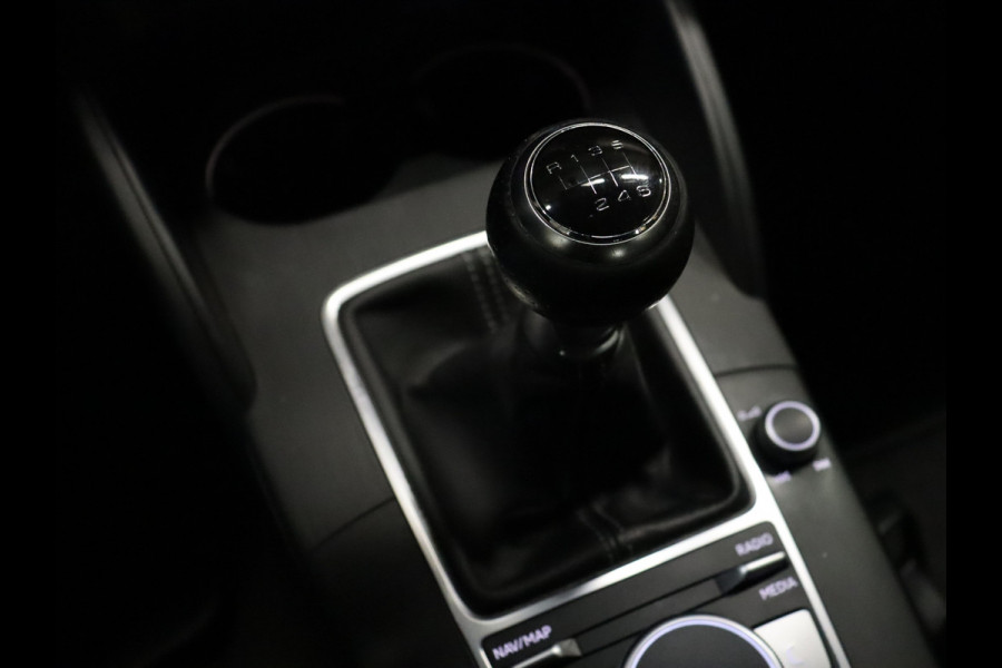 Audi A3 Sportback 30 TFSI S-Line Sport [VIRTUAL COCKPIT, S-LINE, VLAK SPORTSTUUR, STOELVERWARMING, BLUETOOTH, CRUISE CONTROL, CLIMATE CONTROL, NIEUWSTAAT]