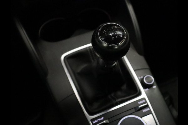 Audi A3 Sportback 30 TFSI S-Line Sport [VIRTUAL COCKPIT, S-LINE, VLAK SPORTSTUUR, STOELVERWARMING, BLUETOOTH, CRUISE CONTROL, CLIMATE CONTROL, NIEUWSTAAT]
