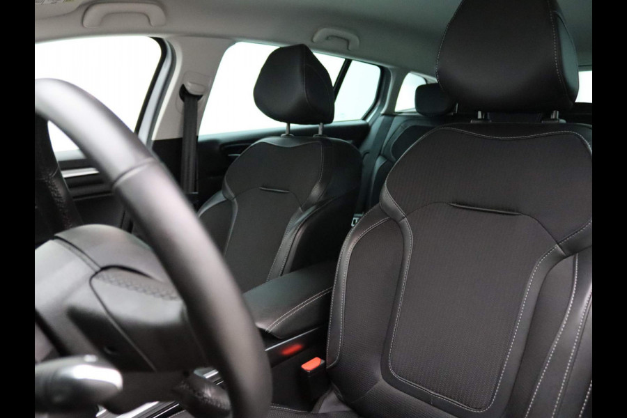 Renault MEGANE Estate TCe 140pk Techno EDC/AUTOMAAT BOSE | Climate | Navi | Parksens. v+a | Stoel-/stuurverw.