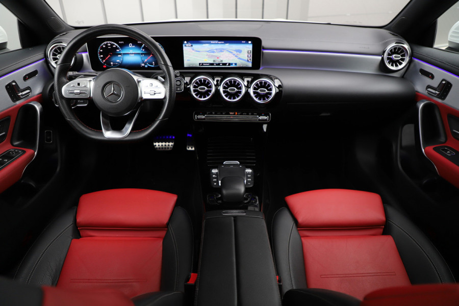 Mercedes-Benz CLA-Klasse 200 AMG | 163PK | Sfeerverlichting | Keyles-go | Multibeam | Memory | Pano | Leder | Stoelverwarming | NL-Auto | 2020.