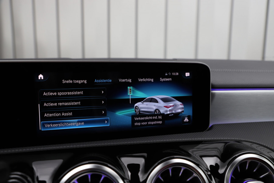 Mercedes-Benz CLA-Klasse 200 AMG | 163PK | Sfeerverlichting | Keyles-go | Multibeam | Memory | Pano | Leder | Stoelverwarming | NL-Auto | 2020.