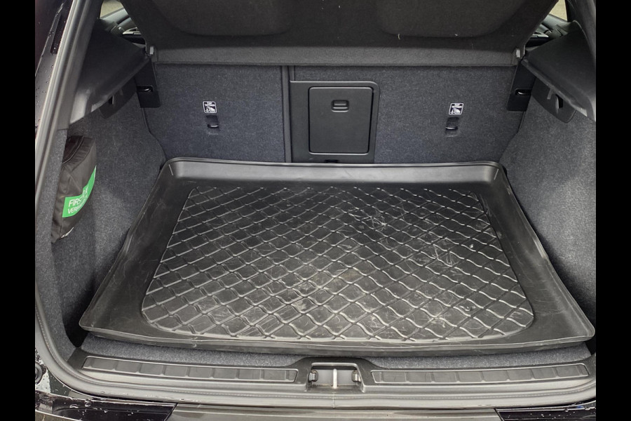 Volvo XC40 Single Motor Extended Range Plus 82 kWh ORIG. NL. NAP KM. | CAMERA | VOLVO GARANTIE T/M 1-2026
