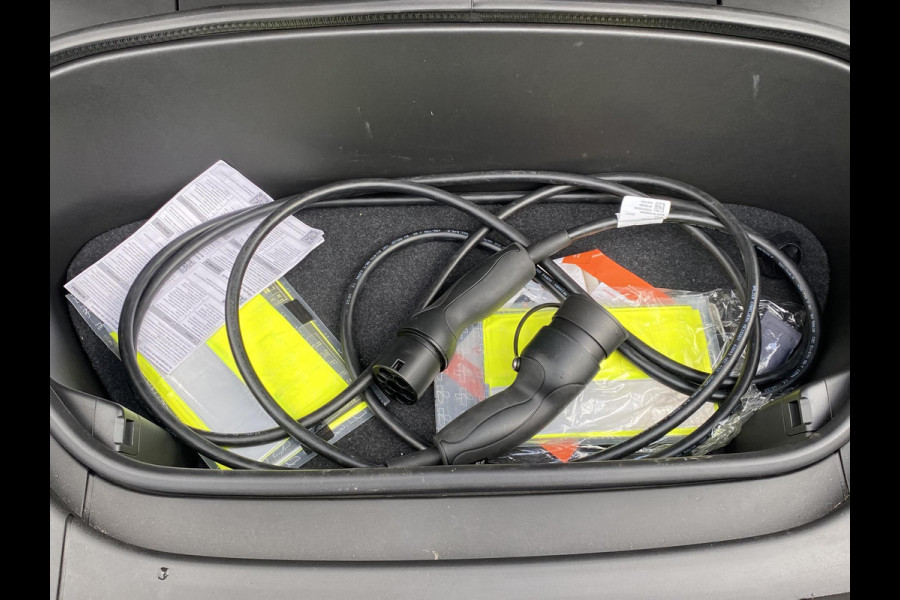 Volvo XC40 Single Motor Extended Range Plus 82 kWh ORIG. NL. NAP KM. | CAMERA | VOLVO GARANTIE T/M 1-2026