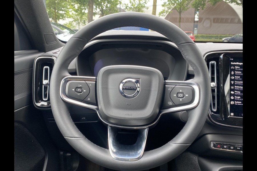 Volvo XC40 Single Motor Extended Range Plus 82 kWh ORIG. NL. NAP KM. | CAMERA | VOLVO GARANTIE T/M 1-2026