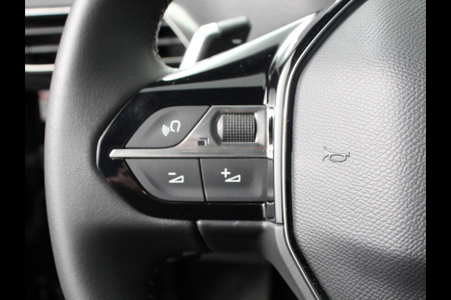 Peugeot 3008 1.2 PureTech Allure Climate control Adaptive cruise control Achteruitrijd camera Parkeersensoren Verwarmde voorstoelen LED Navigatie Apple Carplay/ Android Auto