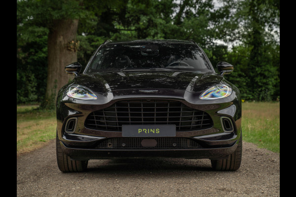Aston Martin Dbx 550 4.0 V8 | Panoramadak | Trekhaak | 360 cam | Premium Audio | Onyx Black | Carbon interior