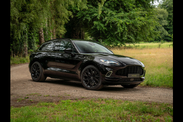 Aston Martin Dbx 550 4.0 V8 | Panoramadak | Trekhaak | 360 cam | Premium Audio | Onyx Black | Carbon interior