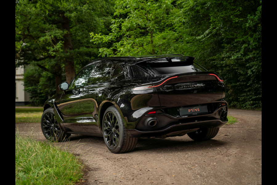 Aston Martin Dbx 550 4.0 V8 | Panoramadak | Trekhaak | 360 cam | Premium Audio | Onyx Black | Carbon interior