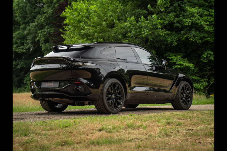 Aston Martin Dbx 550 4.0 V8 | Panoramadak | Trekhaak | 360 cam | Premium Audio | Onyx Black | Carbon interior