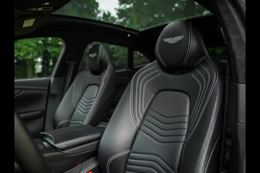 Aston Martin Dbx 550 4.0 V8 | Panoramadak | Trekhaak | 360 cam | Premium Audio | Onyx Black | Carbon interior