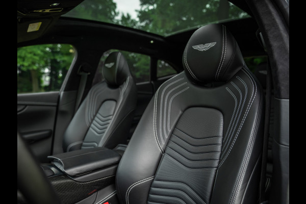 Aston Martin Dbx 550 4.0 V8 | Panoramadak | Trekhaak | 360 cam | Premium Audio | Onyx Black | Carbon interior