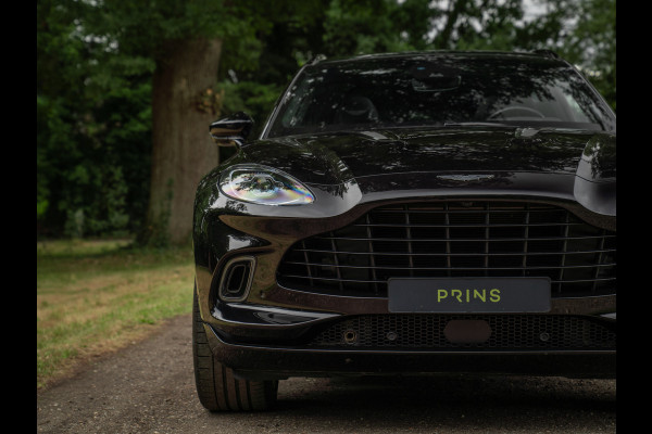 Aston Martin Dbx 550 4.0 V8 | Panoramadak | Trekhaak | 360 cam | Premium Audio | Onyx Black | Carbon interior