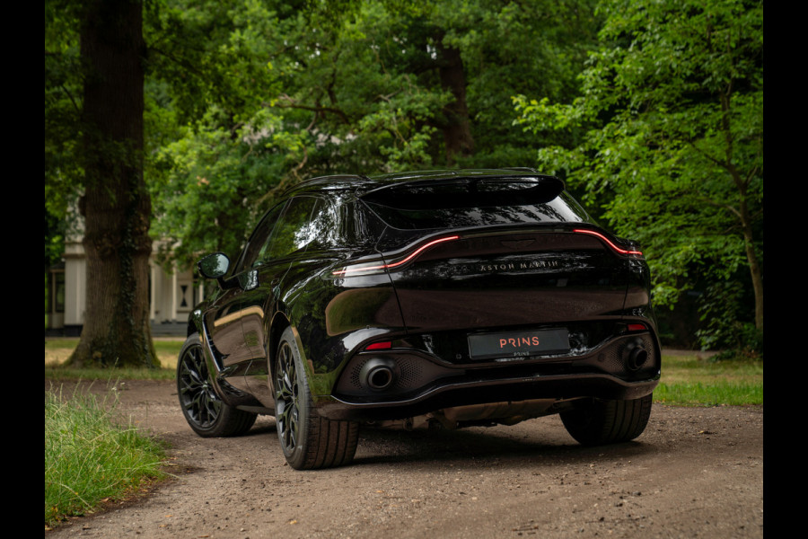 Aston Martin Dbx 550 4.0 V8 | Panoramadak | Trekhaak | 360 cam | Premium Audio | Onyx Black | Carbon interior
