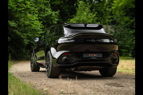 Aston Martin Dbx 550 4.0 V8 | Panoramadak | Trekhaak | 360 cam | Premium Audio | Onyx Black | Carbon interior