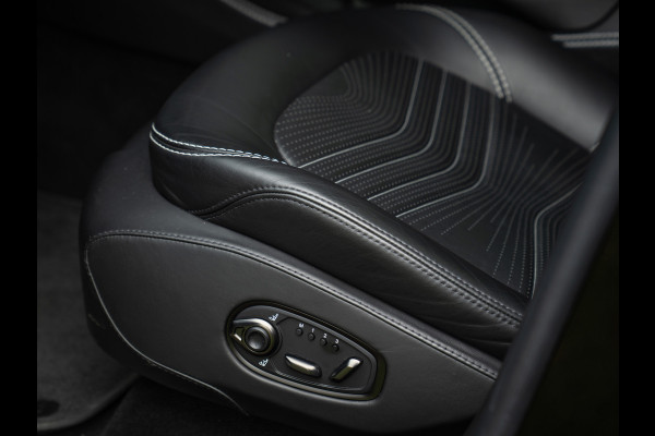 Aston Martin Dbx 550 4.0 V8 | Panoramadak | Trekhaak | 360 cam | Premium Audio | Onyx Black | Carbon interior