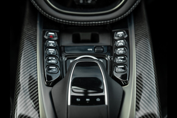 Aston Martin Dbx 550 4.0 V8 | Panoramadak | Trekhaak | 360 cam | Premium Audio | Onyx Black | Carbon interior
