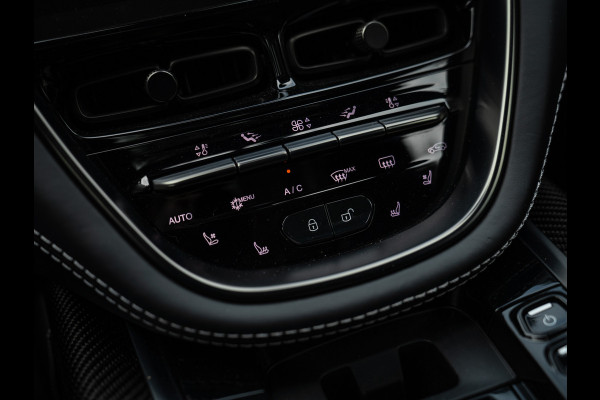 Aston Martin Dbx 550 4.0 V8 | Panoramadak | Trekhaak | 360 cam | Premium Audio | Onyx Black | Carbon interior