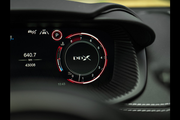 Aston Martin Dbx 550 4.0 V8 | Panoramadak | Trekhaak | 360 cam | Premium Audio | Onyx Black | Carbon interior