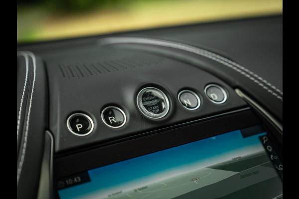 Aston Martin Dbx 550 4.0 V8 | Panoramadak | Trekhaak | 360 cam | Premium Audio | Onyx Black | Carbon interior