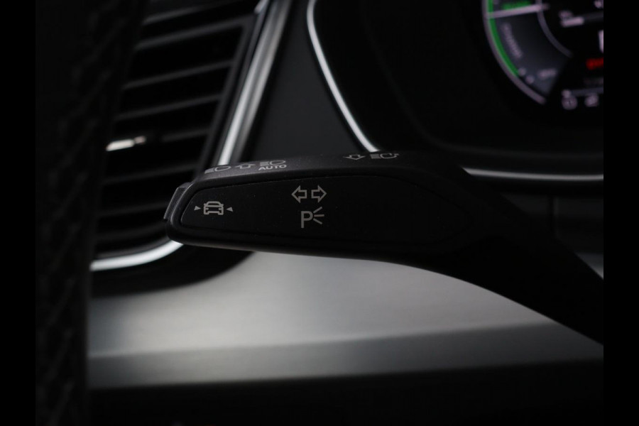 Audi Q5 Sportback 50 TFSI e S edition | Stoelverwarming | Adaptive cruise | Carplay | Matrix LED | Half leder | Sportstoelen | Virtual Cockpit | PHEV