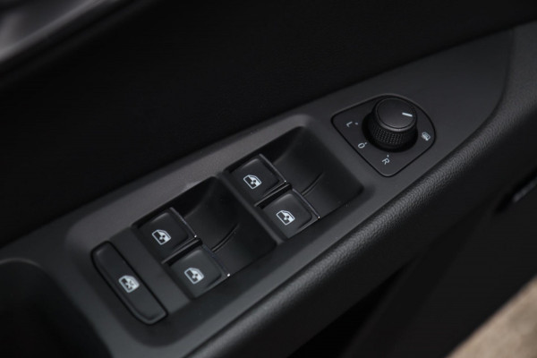 Seat León ST 1.4 TSI FR / PANODAK / CARPLAY / LED / PDC V+A / STOELVERW