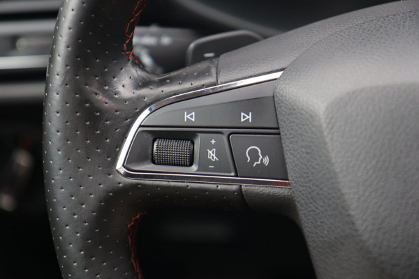 Seat León ST 1.4 TSI FR / PANODAK / CARPLAY / LED / PDC V+A / STOELVERW