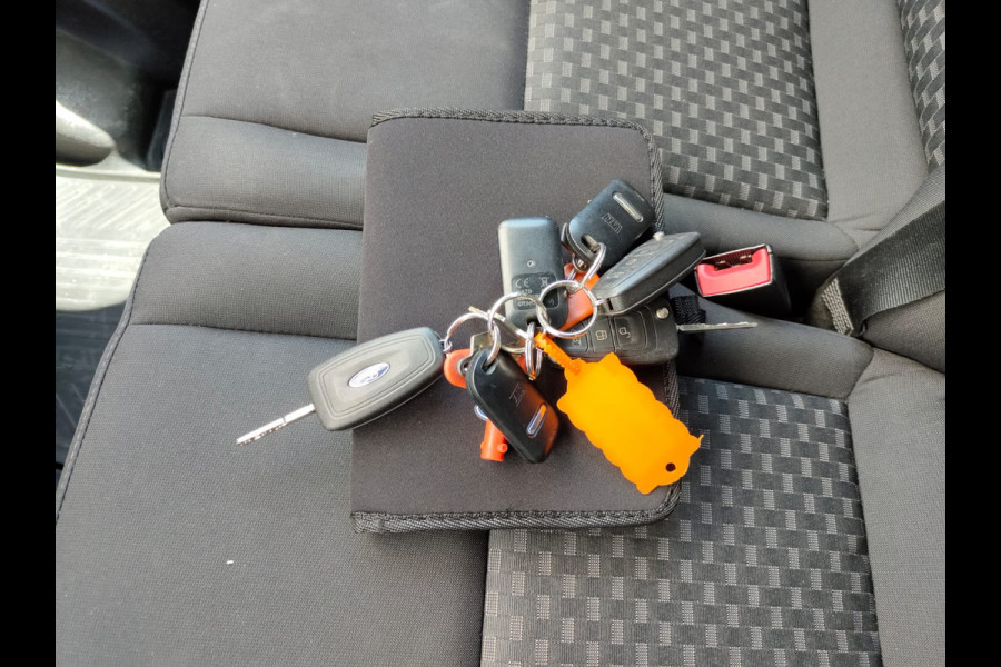 Ford Transit Bakwagen+Laadklep Meubelbak+Laaddeur Euro 6.2 2.0D 130PK L4H3 DHollandia 3-Persoons Navi Airco Ford-Connect-Sync 3 Adaptive-Boch Lane-Assist Lat om Lat betimmering Betonplex vloer Zijdeur 1e Eigenaar