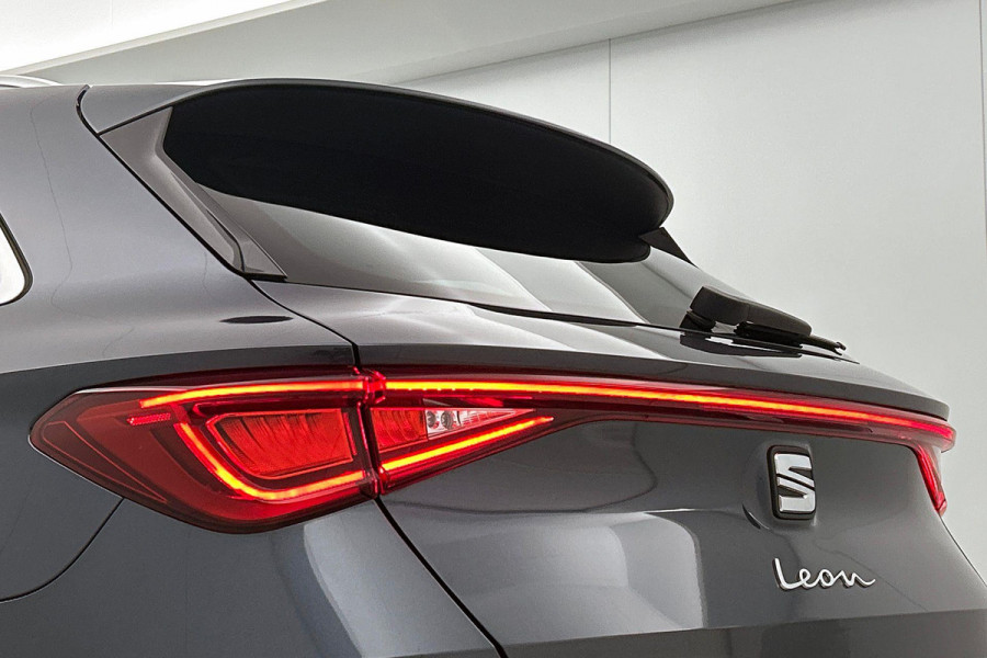 Seat Leon Sportstourer 1.5 TSI Style Launch Edition (TREKHAAK ELEKT. WEGKLAPBAAR, CAMERA, CARPLAY, 1e EIGENAAR, GOED ONDERHOUDEN)