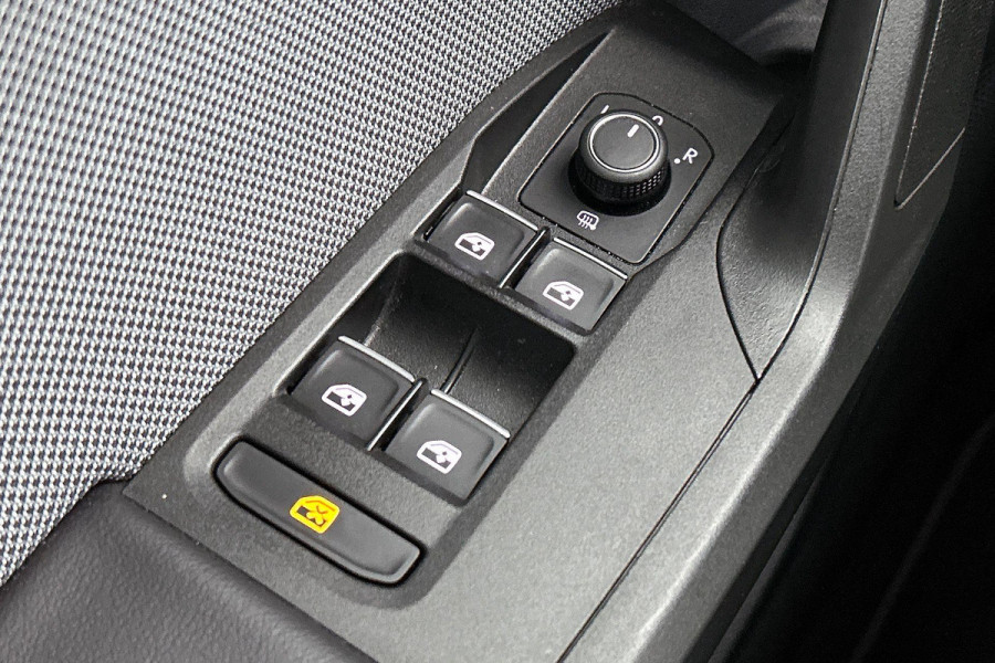Seat Leon Sportstourer 1.5 TSI Style Launch Edition (TREKHAAK ELEKT. WEGKLAPBAAR, CAMERA, CARPLAY, 1e EIGENAAR, GOED ONDERHOUDEN)