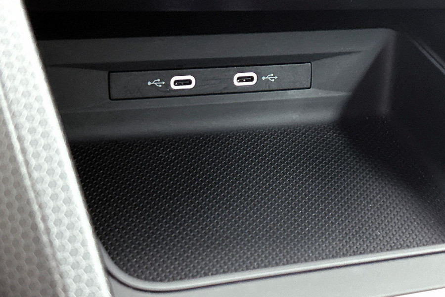 Seat Leon Sportstourer 1.5 TSI Style Launch Edition (TREKHAAK ELEKT. WEGKLAPBAAR, CAMERA, CARPLAY, 1e EIGENAAR, GOED ONDERHOUDEN)