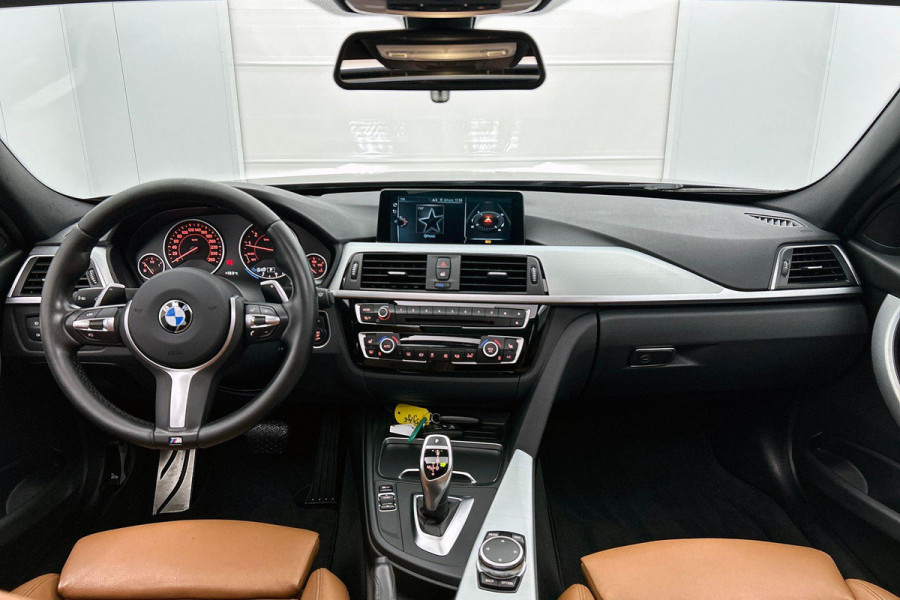 BMW 3 Serie Touring 320i Edition M Sport Shadow High Executive (NL-auto, Panorama, StoelV, Climate Con, Navi Pro, Etc)