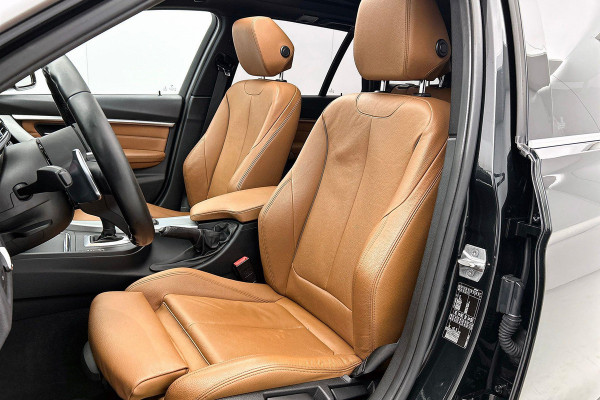 BMW 3 Serie Touring 320i Edition M Sport Shadow High Executive (NL-auto, Panorama, StoelV, Climate Con, Navi Pro, Etc)
