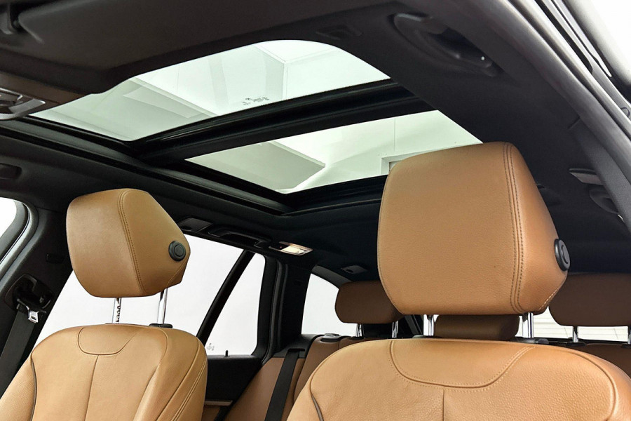 BMW 3 Serie Touring 320i Edition M Sport Shadow High Executive (NL-auto, Panorama, StoelV, Climate Con, Navi Pro, Etc)